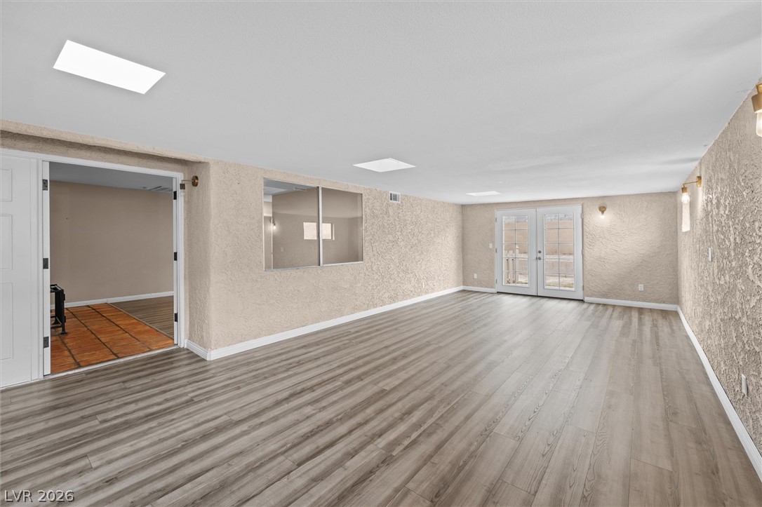 Photo 11 of 31, 325 W Rochell Drive