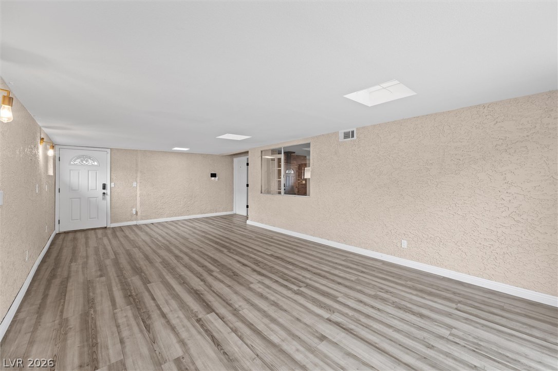 Photo 13 of 31, 325 W Rochell Drive