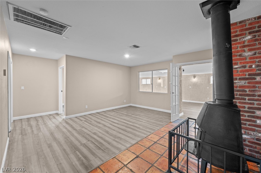 Photo 16 of 31, 325 W Rochell Drive