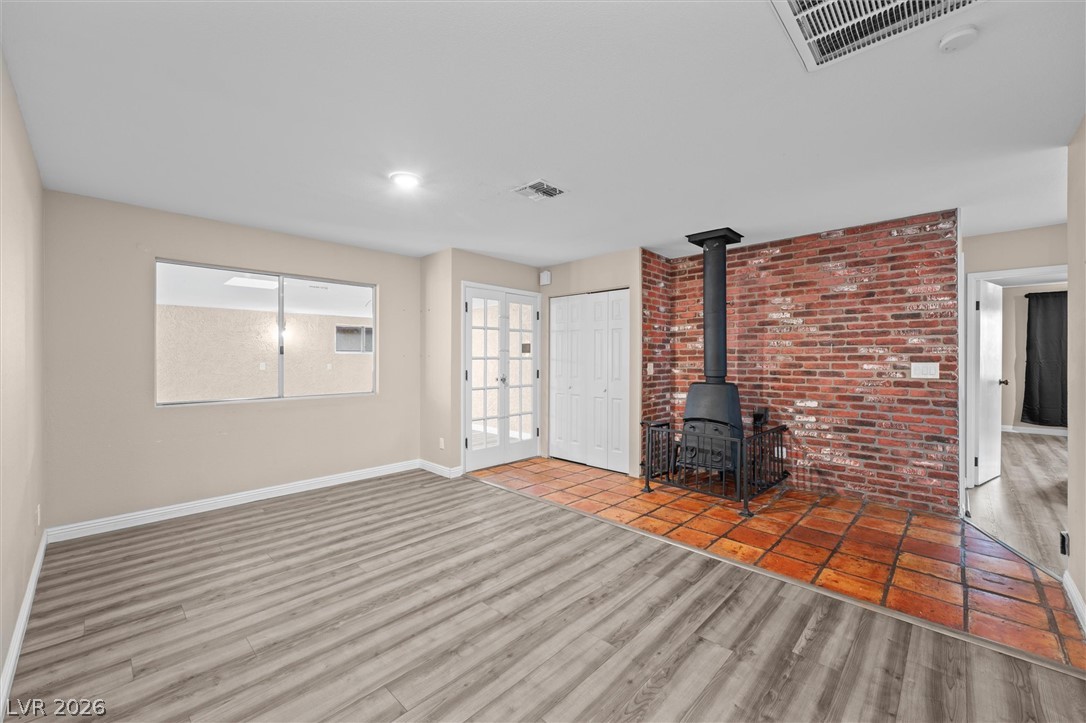 Photo 17 of 31, 325 W Rochell Drive