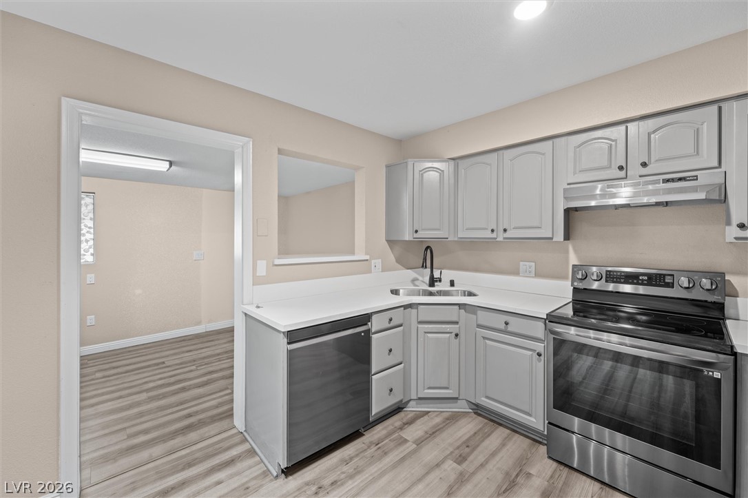 Photo 18 of 31, 325 W Rochell Drive