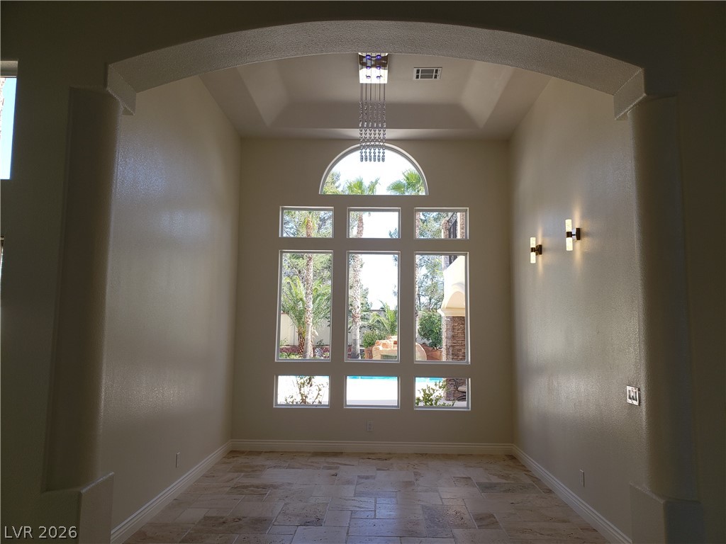 Photo 4 of 7261 Obannon Drive