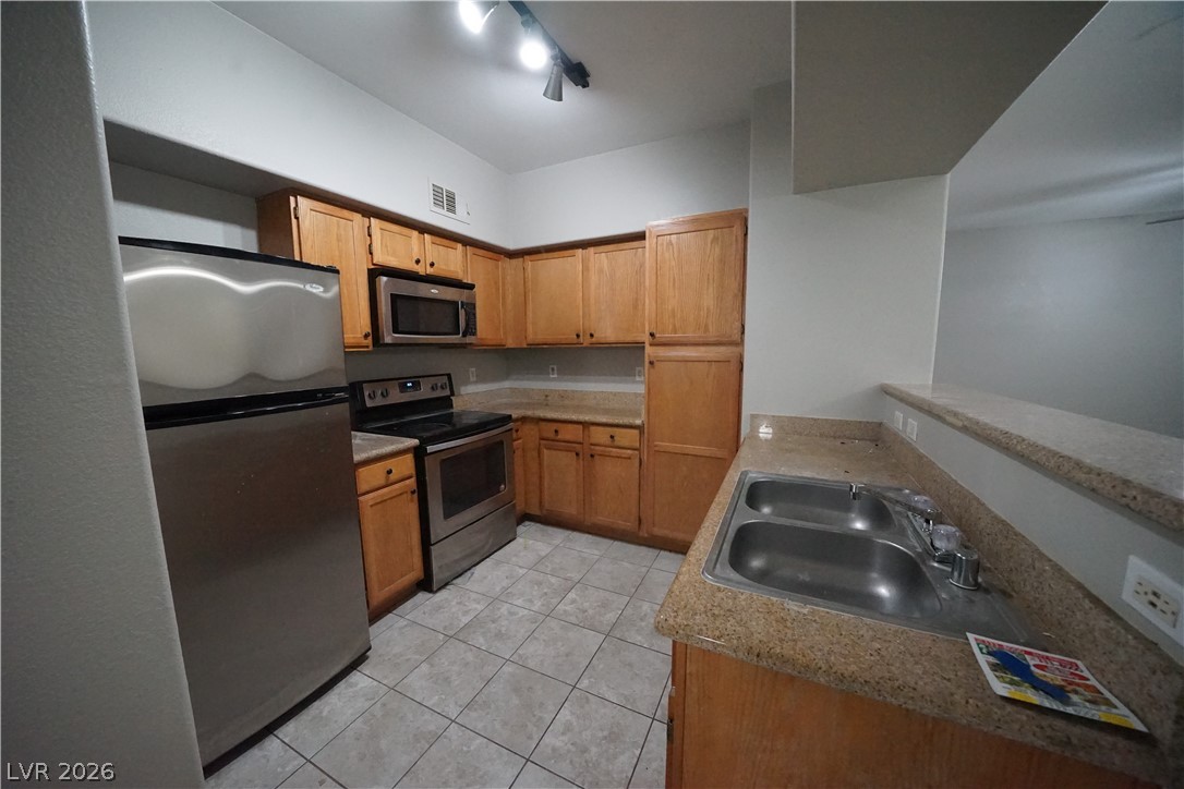 Photo 12 of 25, 7255 W Sunset Road #1121