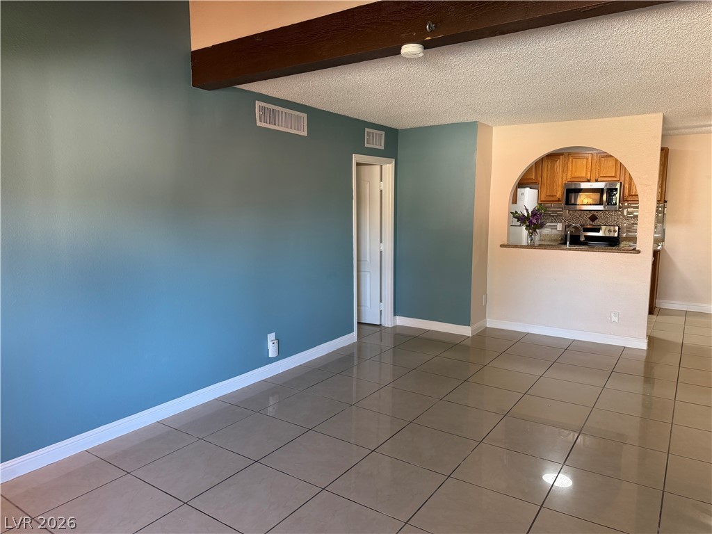 Photo 5 of 1515 E Reno Avenue #201