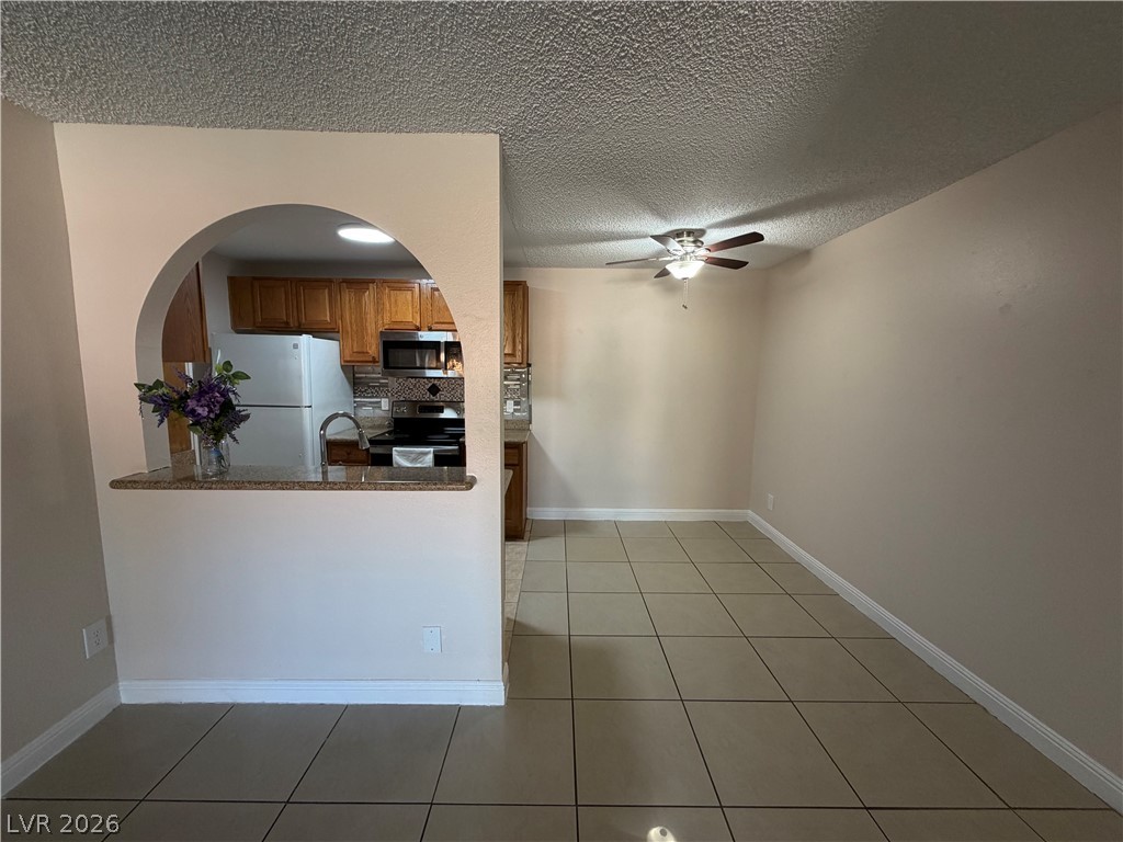 Photo 7 of 23, 1515 E Reno Avenue #201