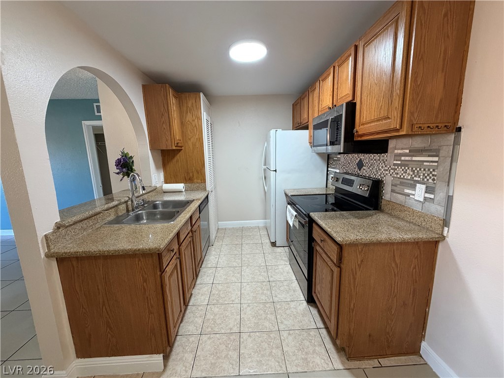 Photo 8 of 23, 1515 E Reno Avenue #201