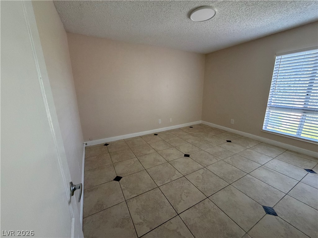 Photo 9 of 23, 1515 E Reno Avenue #201