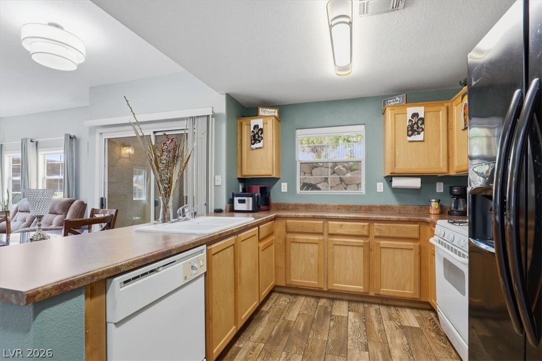 Photo 7 of 38, 3915 Legend Hills Street #101