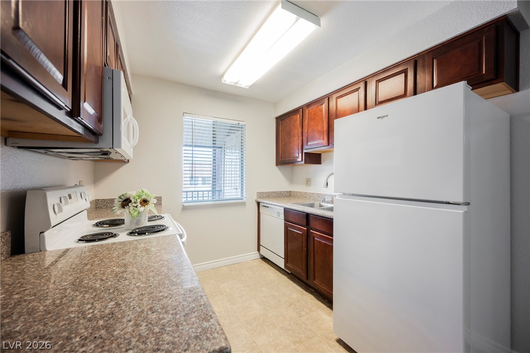 Photo 13 of 34, 4921 Indian River Drive #120