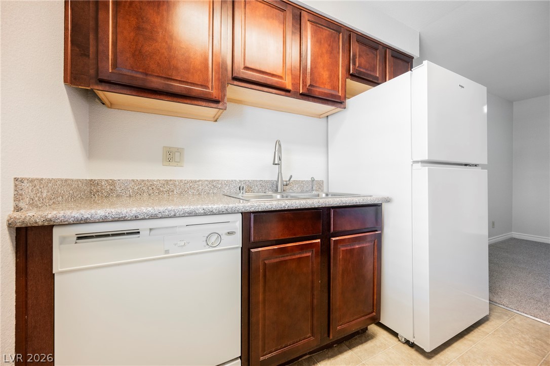 Photo 18 of 34, 4921 Indian River Drive #120