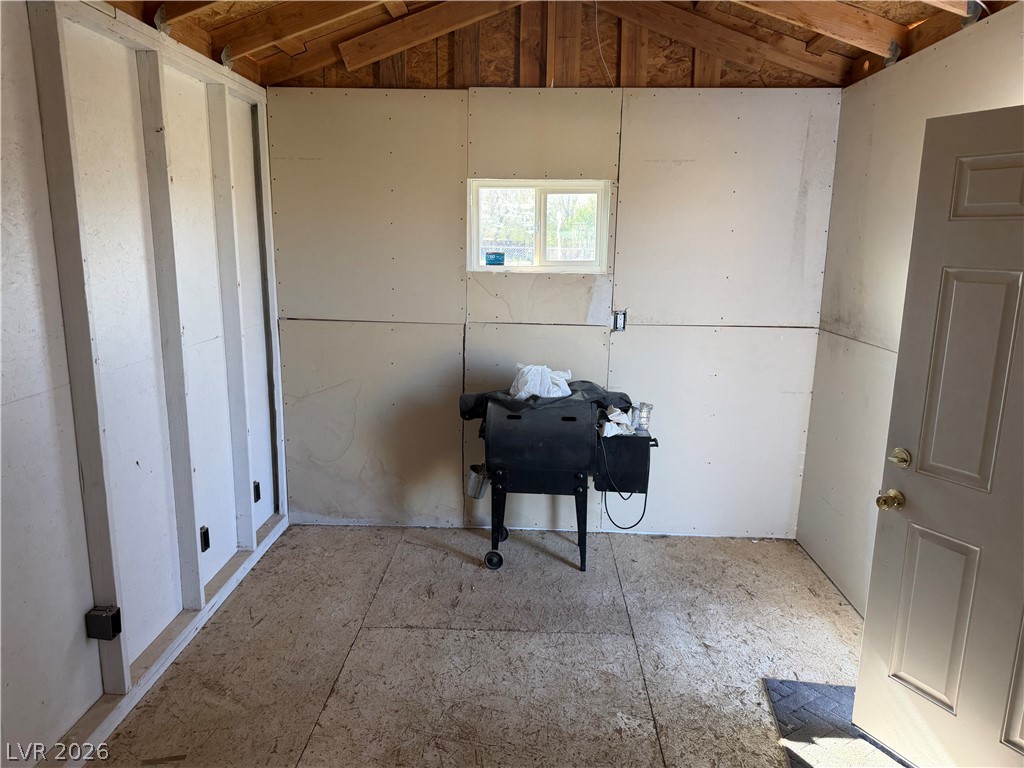 Photo 6 of 18, 521 S Woodchips Road