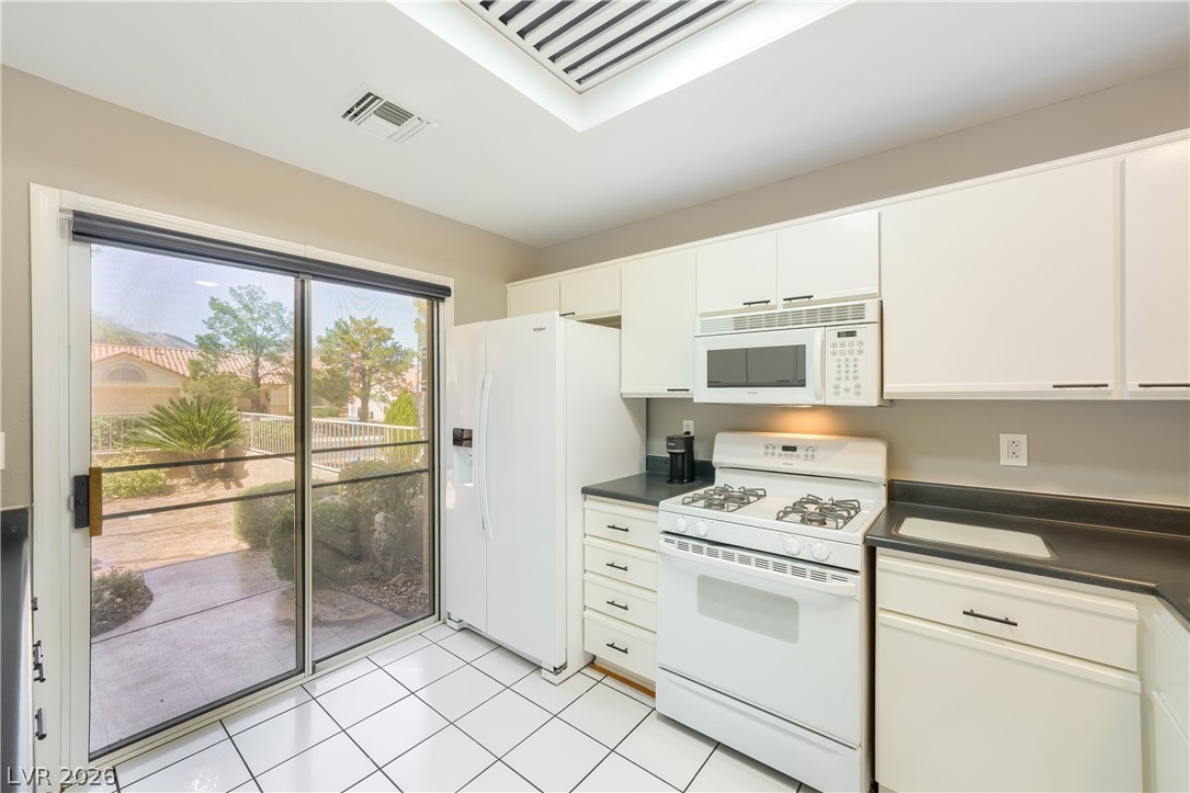 Photo 7 of 34, 2552 Highvale Drive
