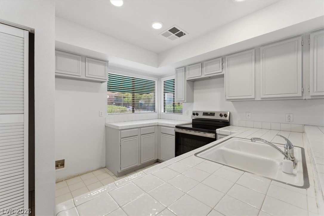 Photo 13 of 29, 2220 Pine Breeze Lane #102