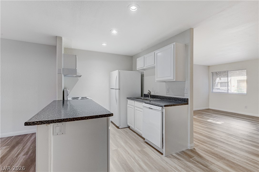 Photo 3 of 1303 Darlene Way #203A