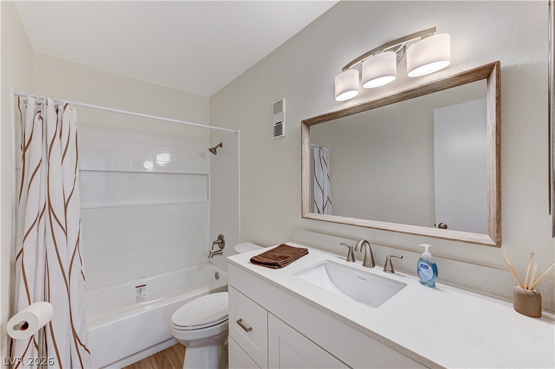 Photo 6 of 27, 1303 Darlene Way #203A