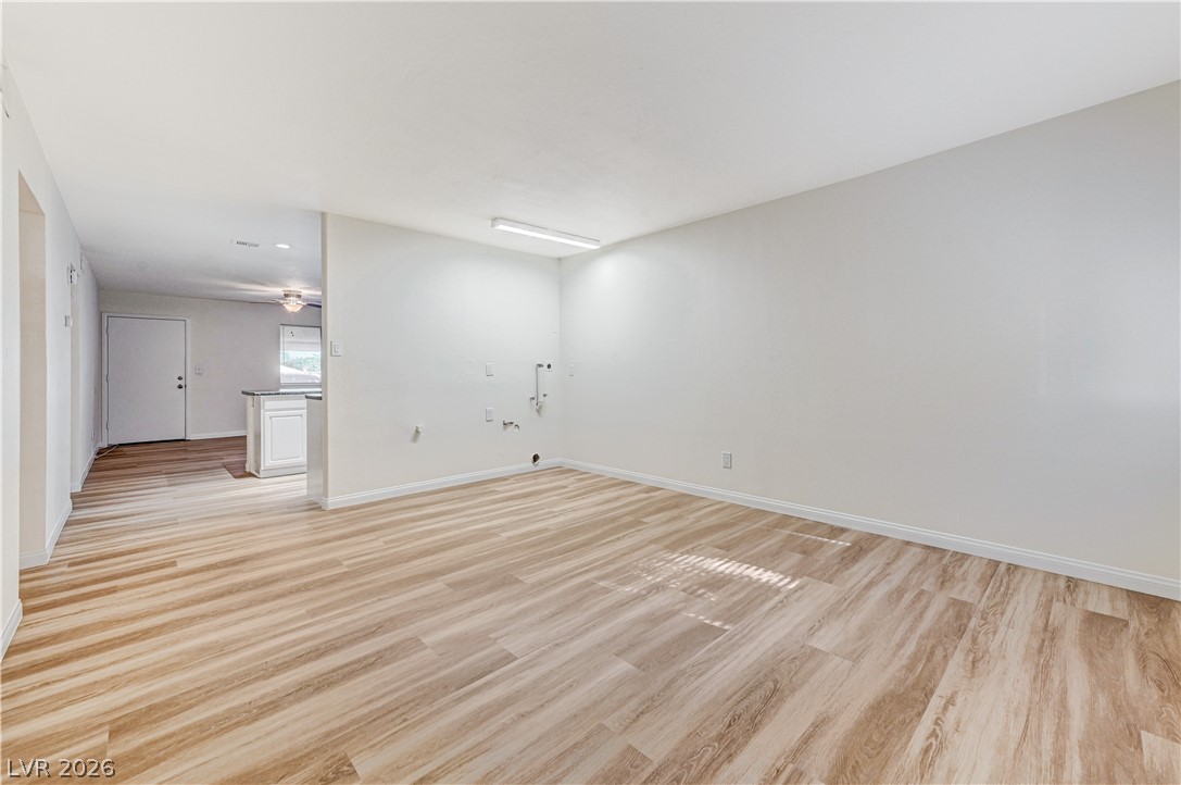Photo 7 of 27, 1303 Darlene Way #203A