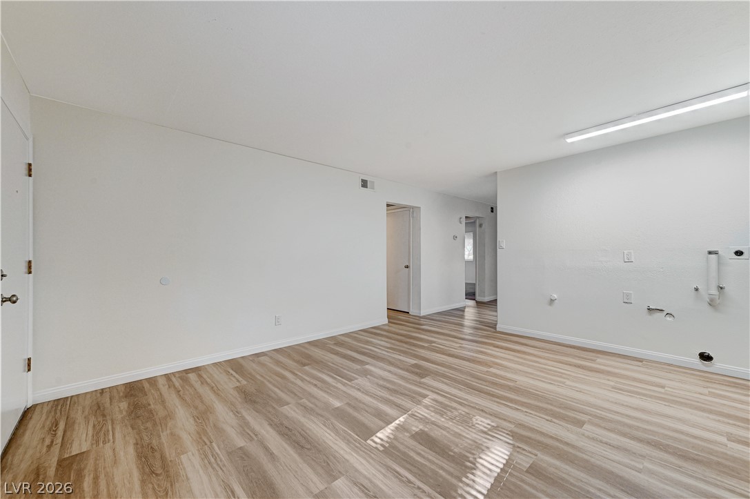 Photo 8 of 27, 1303 Darlene Way #203A