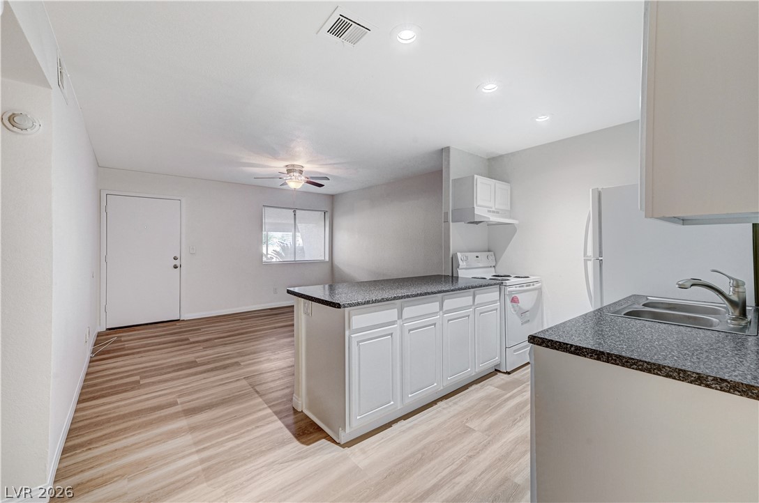 Photo 11 of 27, 1303 Darlene Way #203A