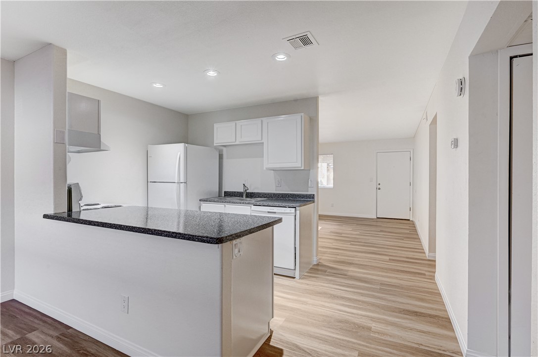 Photo 15 of 27, 1303 Darlene Way #203A