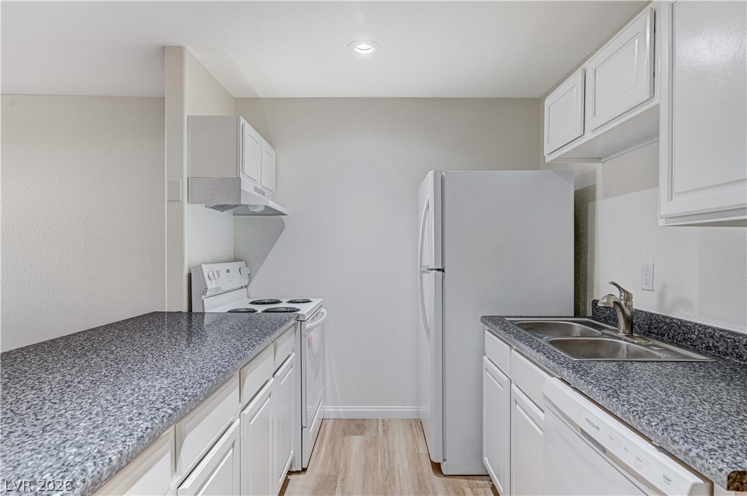Photo 16 of 27, 1303 Darlene Way #203A