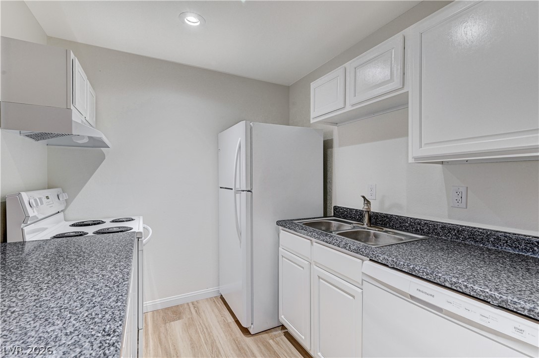Photo 17 of 27, 1303 Darlene Way #203A