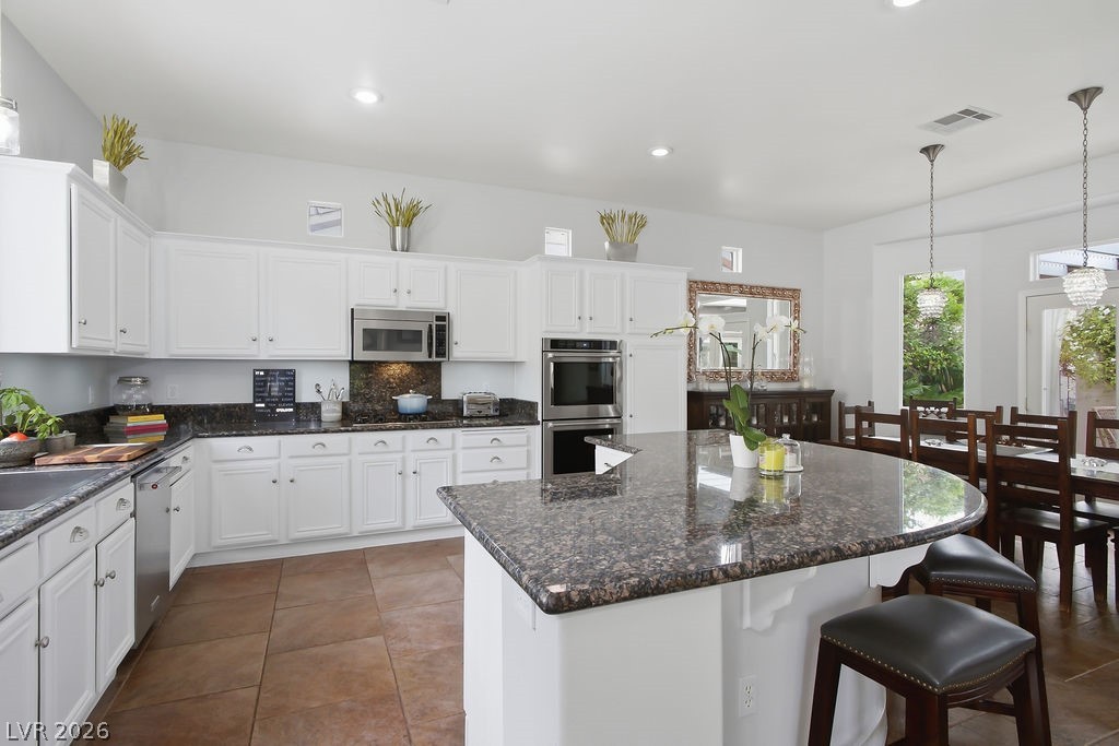 Photo 25 of 92, 1947 Grovespring Street