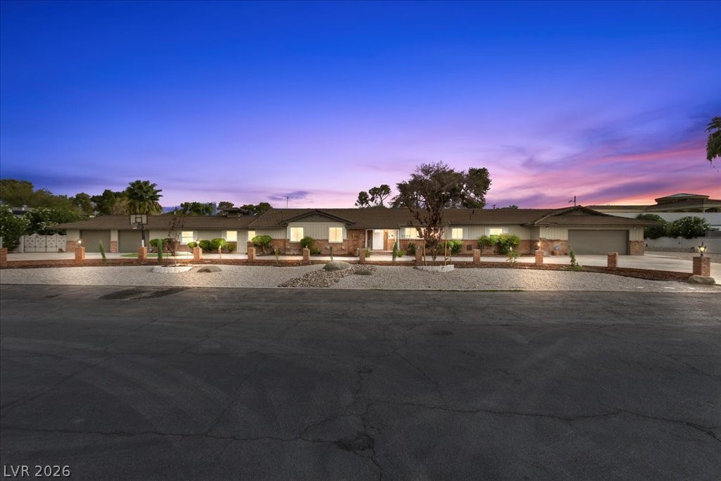 2211 Edgewood Avenue, Las Vegas