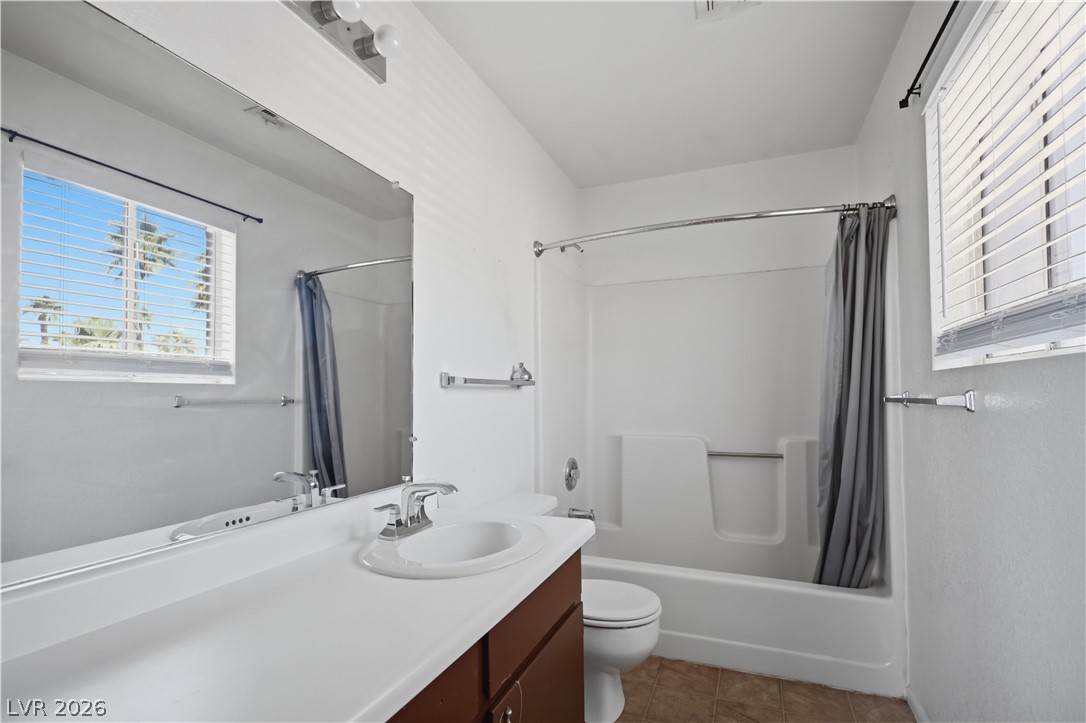 Photo 9 of 15, 2072 Mesquite Lane #201