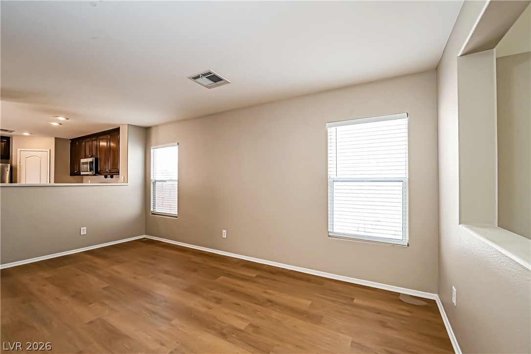 Photo 4 of 691 Magrath Street