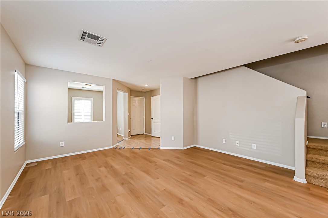 Photo 5 of 691 Magrath Street