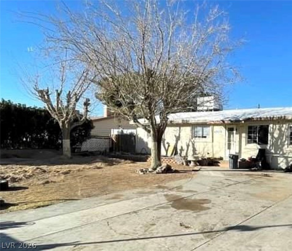 Photo 3 of 4928 E Monroe Avenue