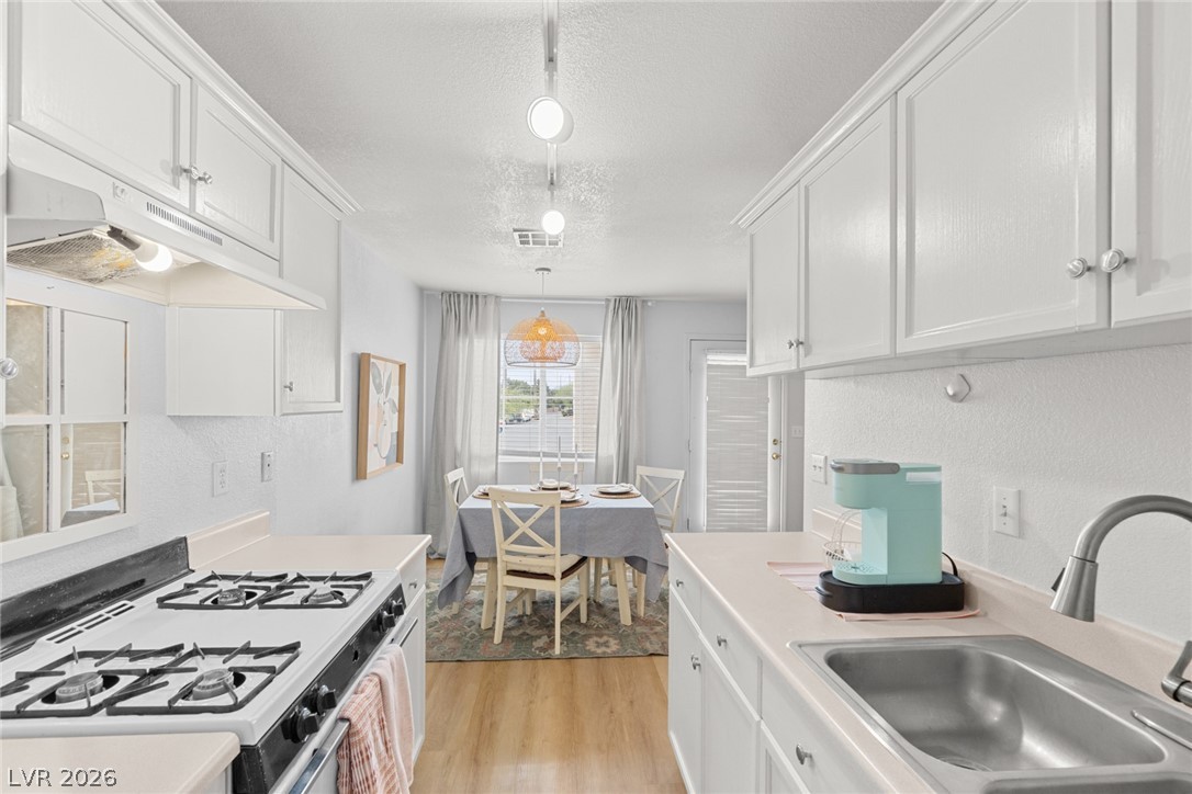 Photo 13 of 35, 5330 E Charleston Boulevard #35