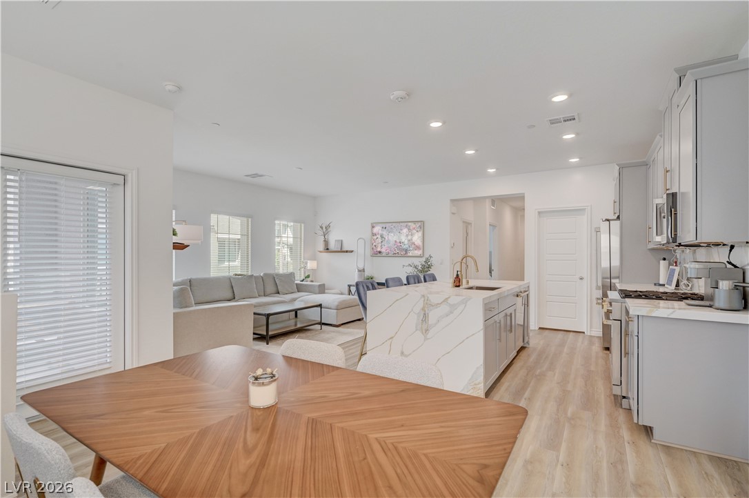 Photo 16 of 57, 600 N Carriage Hill Drive #2084