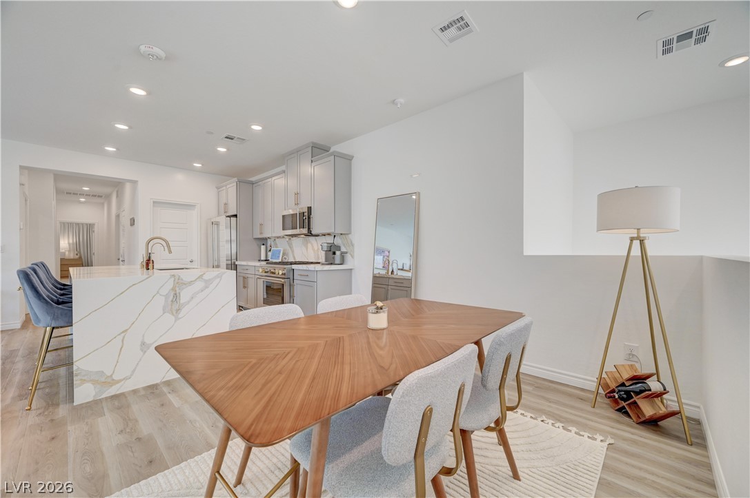 Photo 17 of 57, 600 N Carriage Hill Drive #2084