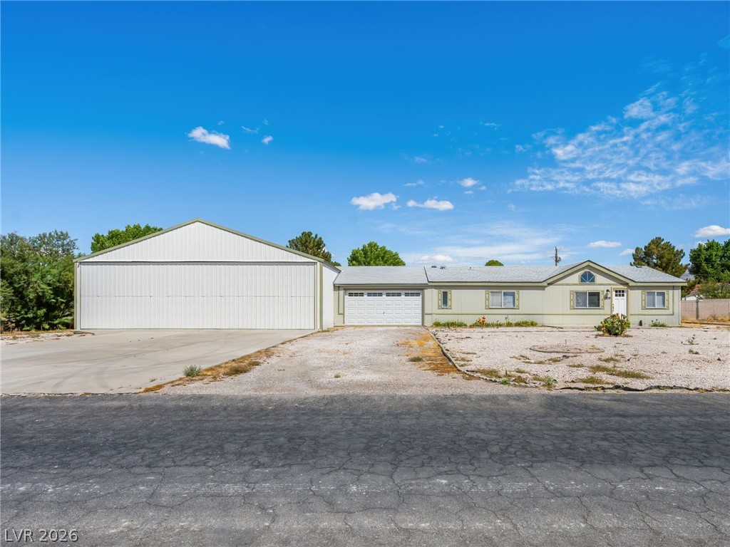 Photo 4 of 808 Skyhawk Avenue