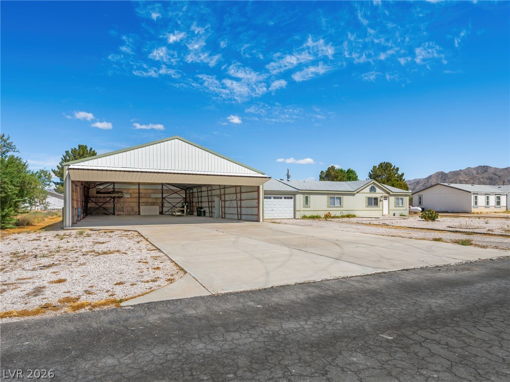 Photo 5 of 808 Skyhawk Avenue