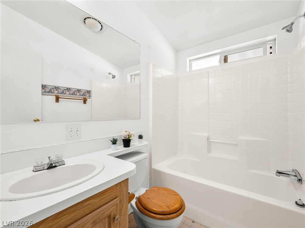 Photo 13 of 56, 808 Skyhawk Avenue