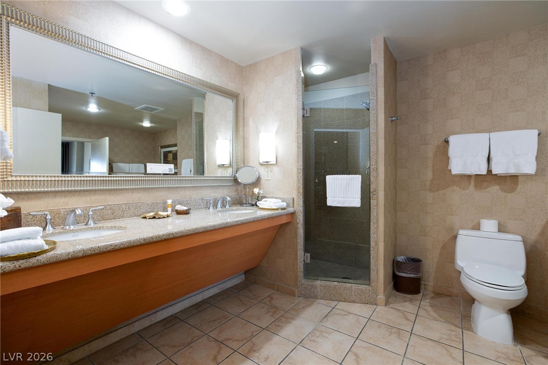 Photo 7 of 32, 211 E Flamingo Road #1511
