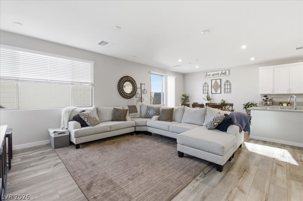 Photo 4 of 2555 Campaldo Street