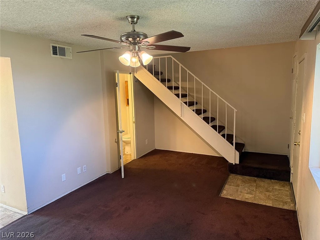 Photo 8 of 26, 4914 Larkspur Street