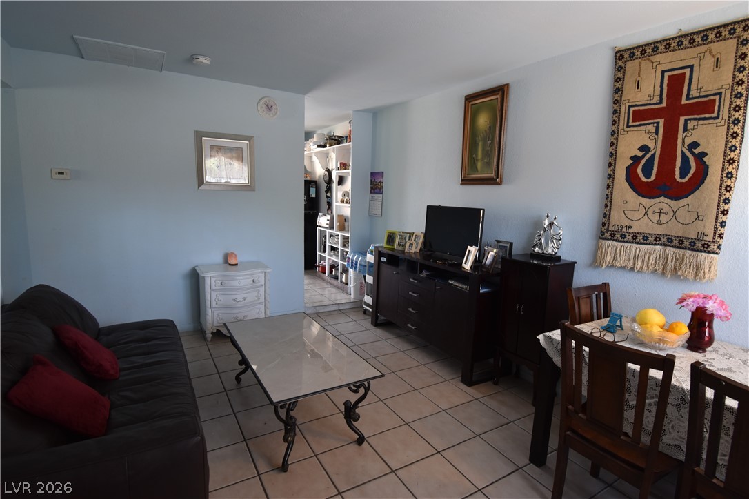 Photo 2 of 3908 Palos Verdes Street