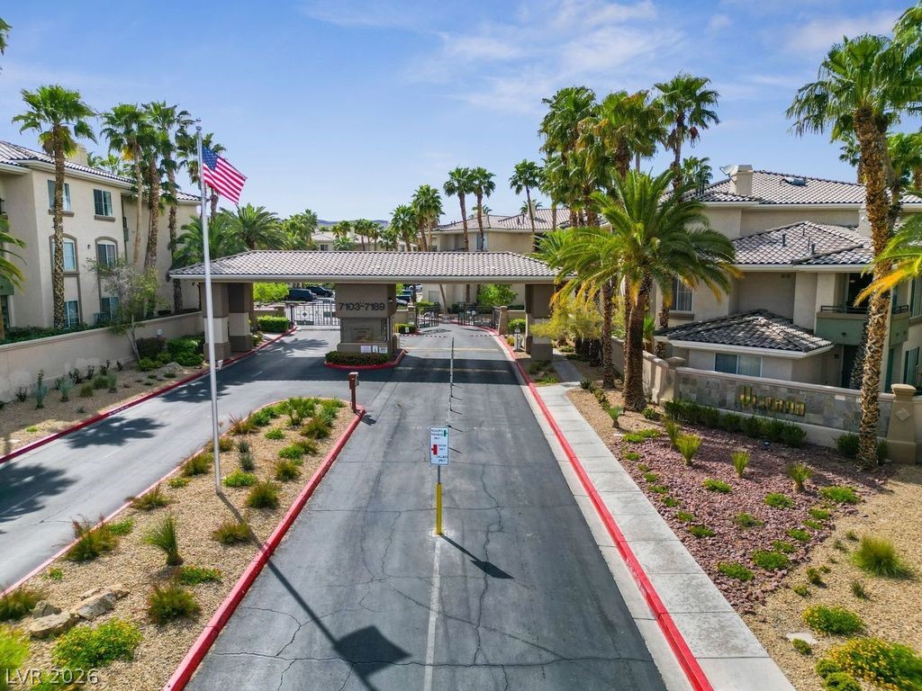 7107 S Durango Drive #305, Las Vegas