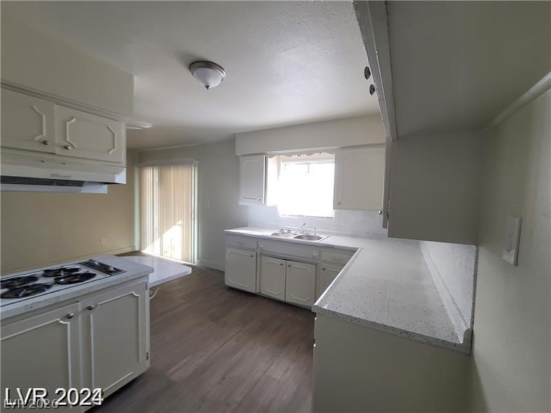 Photo 13 of 40, 4321 El Conlon Avenue