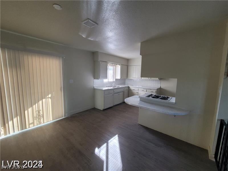 Photo 15 of 40, 4321 El Conlon Avenue