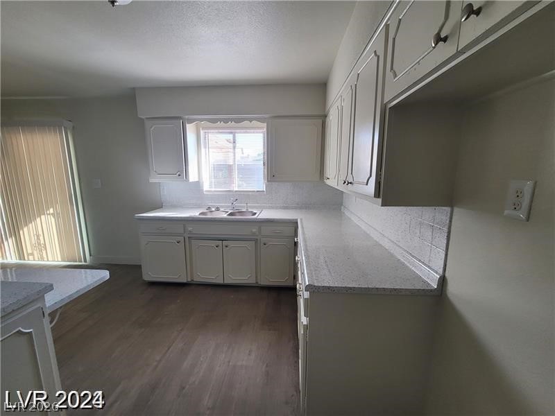 Photo 16 of 40, 4321 El Conlon Avenue