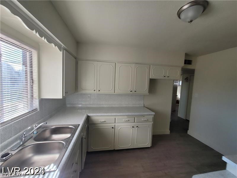 Photo 18 of 40, 4321 El Conlon Avenue