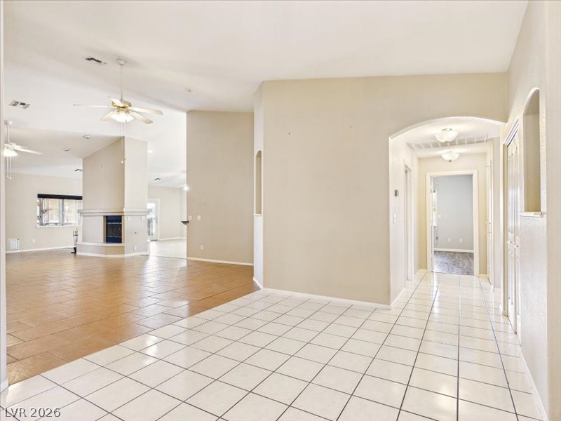 Photo 5 of 1710 N Murphy Street
