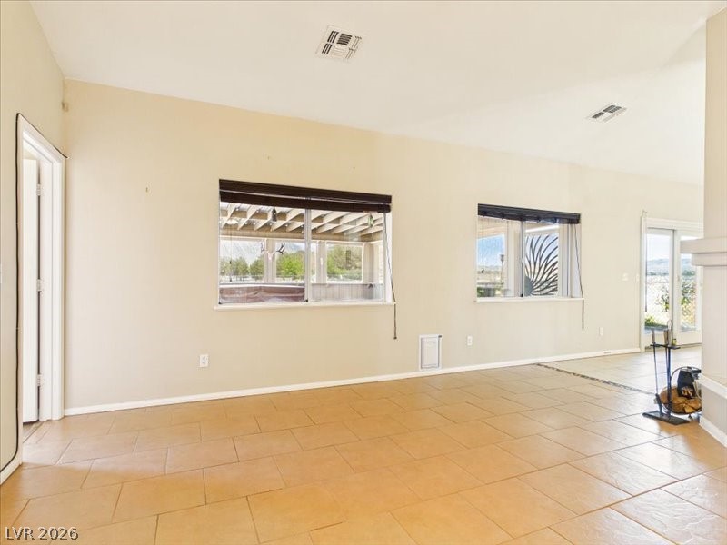 Photo 10 of 97, 1710 N Murphy Street
