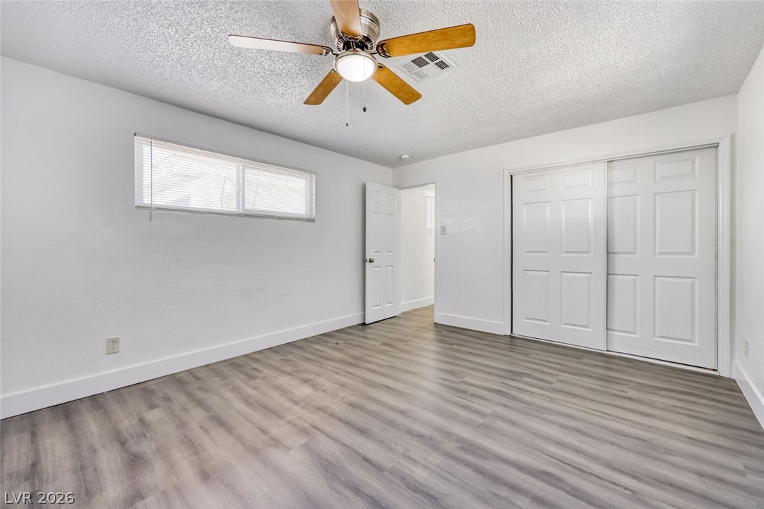 Photo 17 of 22, 1325 E Oakey Boulevard