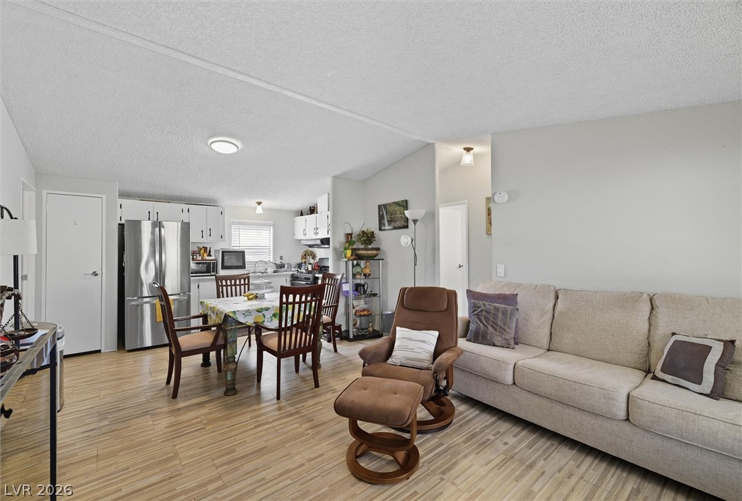 Photo 4 of 261 W Kite Street